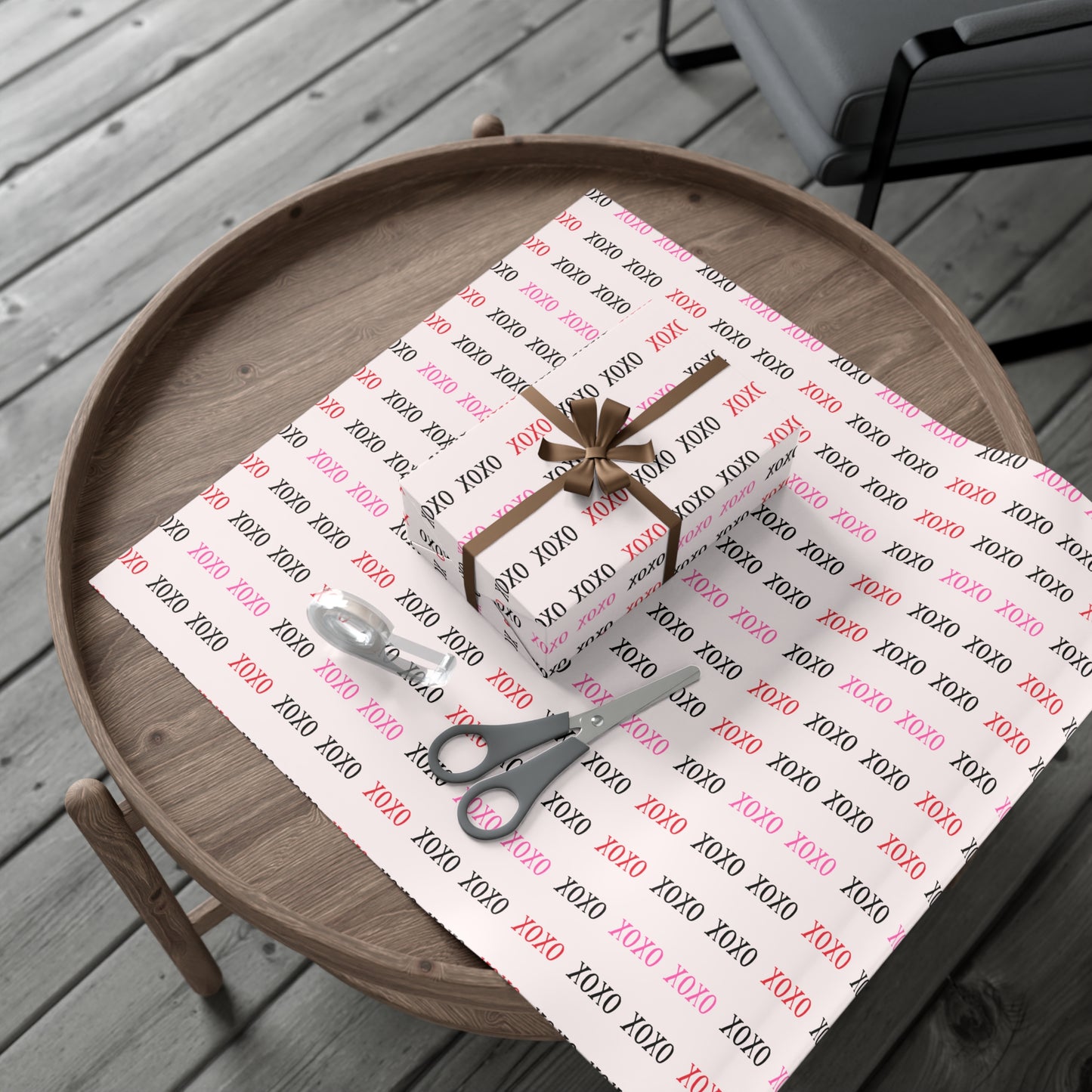 XOXO Valentine’s Day Gift Wrap Paper – Hugs and Kisses Design